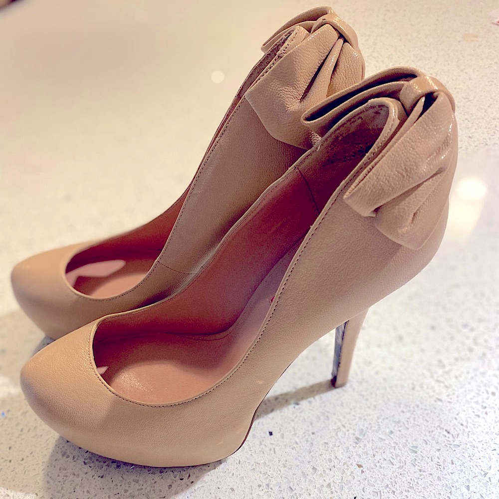 Brand New Bestey Johnson Nude Bow Heels